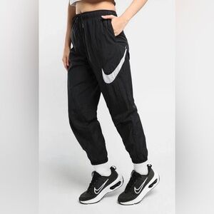 NWT Women’s Nike Black Mid Rise Joggers